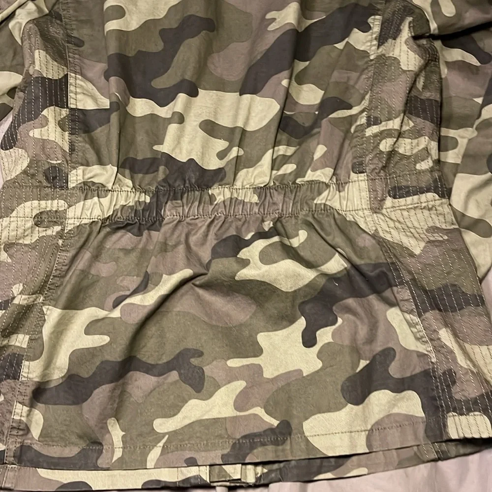 Green camouflage online jacket, size medium - Picture 8 of 8